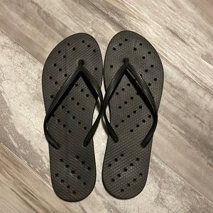 Woman’s shower shoes BNWOT